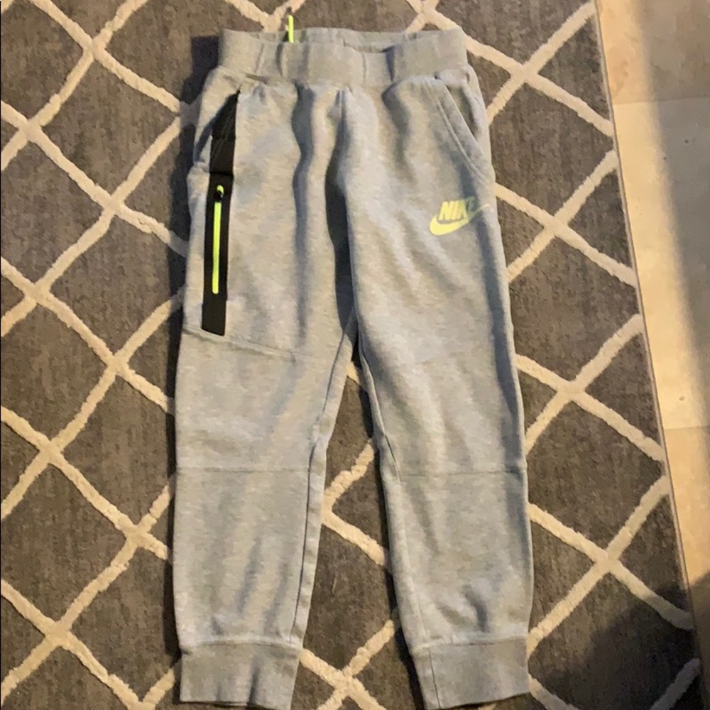 Boy’s Nike Athletic Joggers Size L